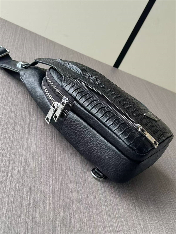 ワンショルダーバッグ レザー調 メンズライク仕様 PRADA プラダ コピー バッグ 外出対応 実用派モデル 今季チェック