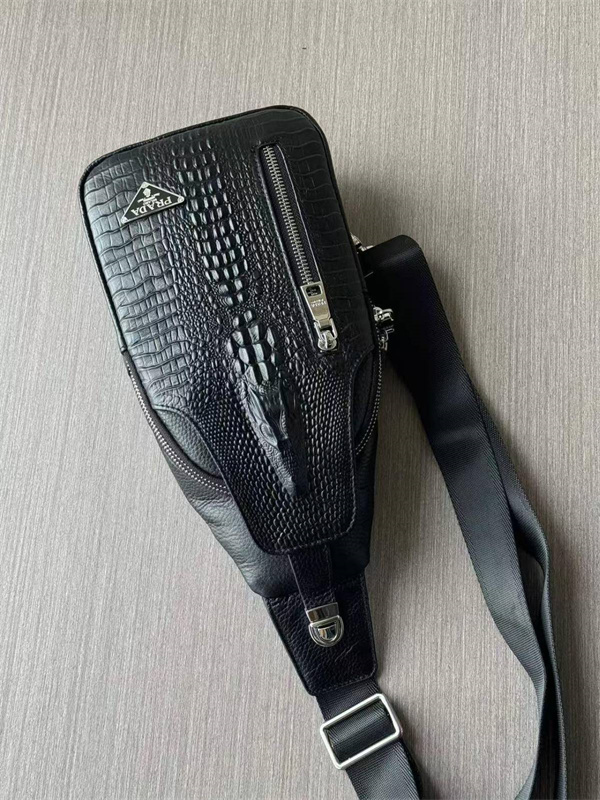 ワンショルダーバッグ レザー調 メンズライク仕様 PRADA プラダ コピー バッグ 外出対応 実用派モデル 今季チェック