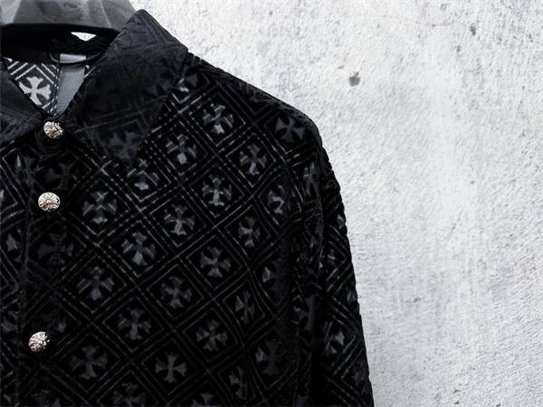  ロゴ総柄 ボタン仕様 CHROME HEARTS クロムハーツ コピー シャツ きれいめカジュアル 今季チェック