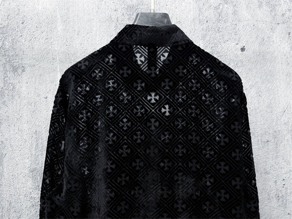  ロゴ総柄 ボタン仕様 CHROME HEARTS クロムハーツ コピー シャツ きれいめカジュアル 今季チェック