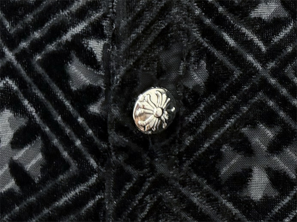  ロゴ総柄 ボタン仕様 CHROME HEARTS クロムハーツ コピー シャツ きれいめカジュアル 今季チェック