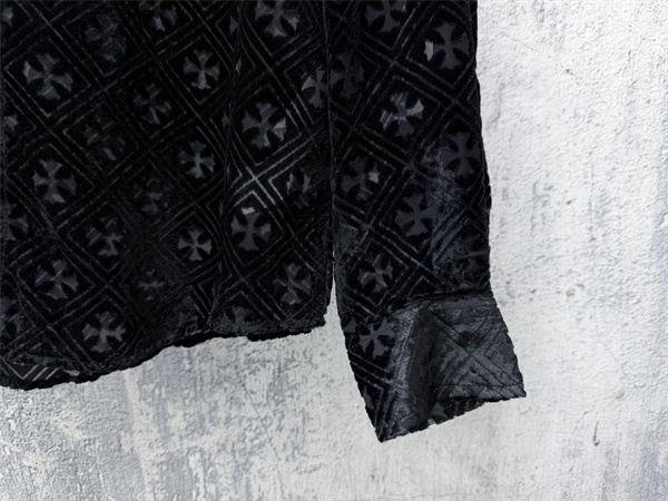  ロゴ総柄 ボタン仕様 CHROME HEARTS クロムハーツ コピー シャツ きれいめカジュアル 今季チェック