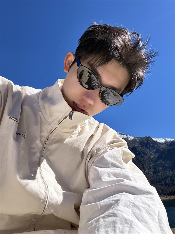 ライトジャケット フード付き 薄手アウター 春夏対応 軽量タイプ 旅行コーデ ACNE STUDIOS アクネストゥディオズ コピー ジャケット