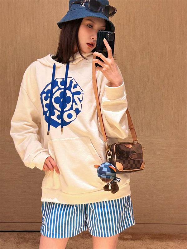 プルオーバー フード付き LOUIS VUITTON ルイヴィトン コピー パーカー ゆったりシルエット 休日コーデ 注目商品