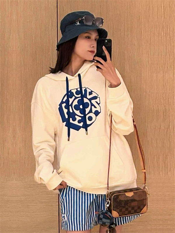 プルオーバー フード付き LOUIS VUITTON ルイヴィトン コピー パーカー ゆったりシルエット 休日コーデ 注目商品