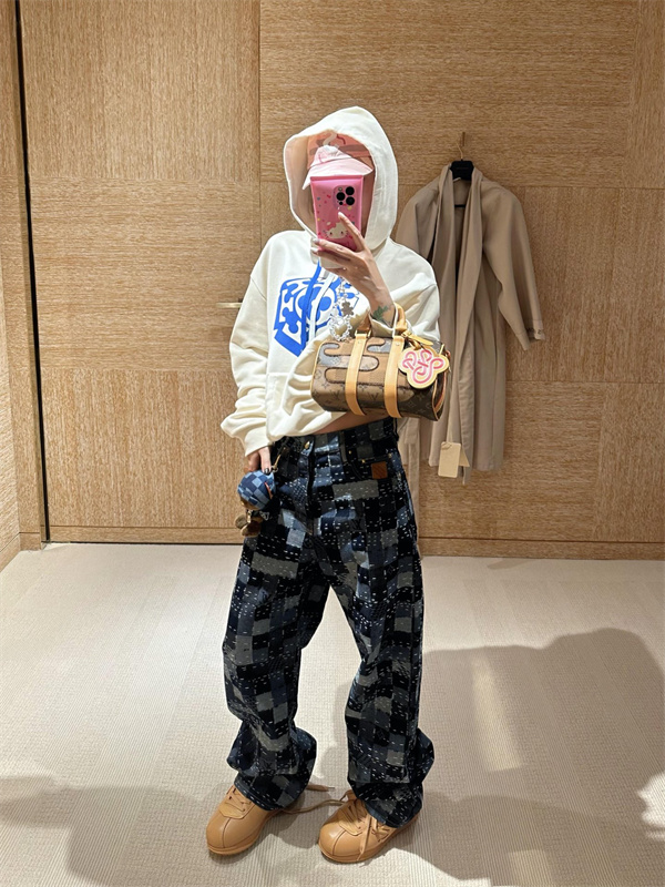 プルオーバー フード付き LOUIS VUITTON ルイヴィトン コピー パーカー ゆったりシルエット 休日コーデ 注目商品