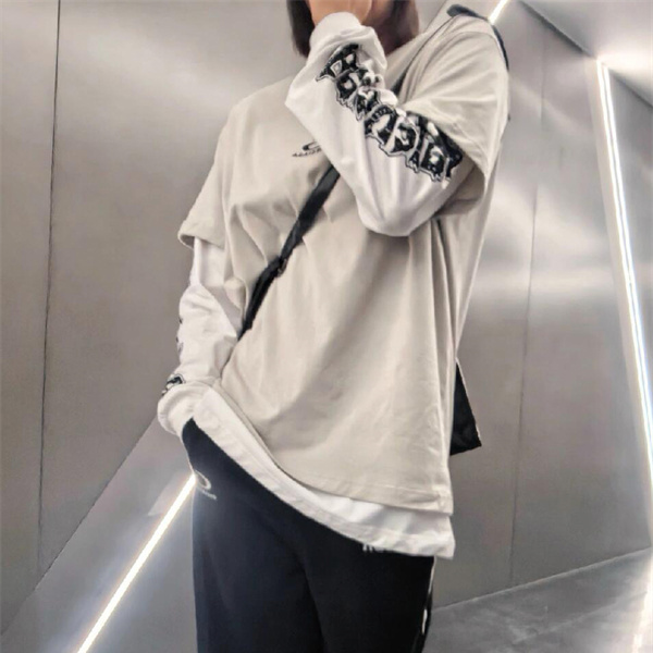 ロゴスリーブTシャツ レイヤード仕様 ルーズフィット BALENCIAGA バレンシアガ コピー Tシャツ デイリー対応 ストリート人気