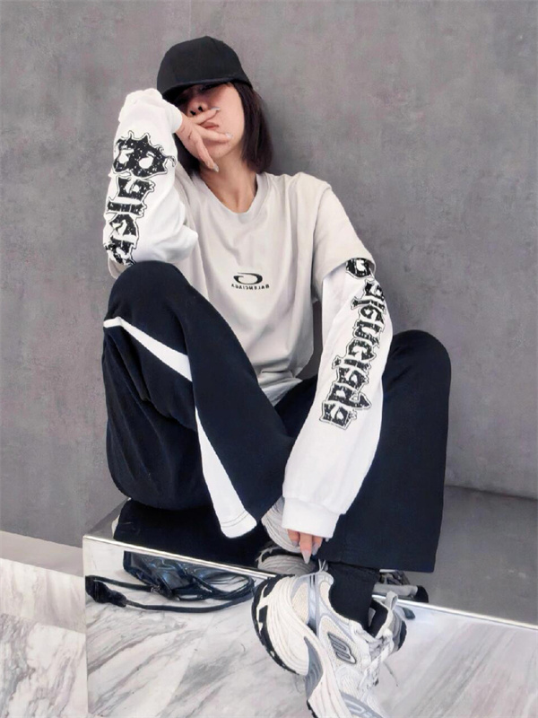 ロゴスリーブTシャツ レイヤード仕様 ルーズフィット BALENCIAGA バレンシアガ コピー Tシャツ デイリー対応 ストリート人気