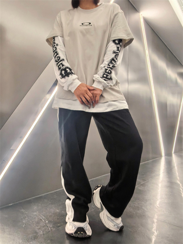 ロゴスリーブTシャツ レイヤード仕様 ルーズフィット BALENCIAGA バレンシアガ コピー Tシャツ デイリー対応 ストリート人気