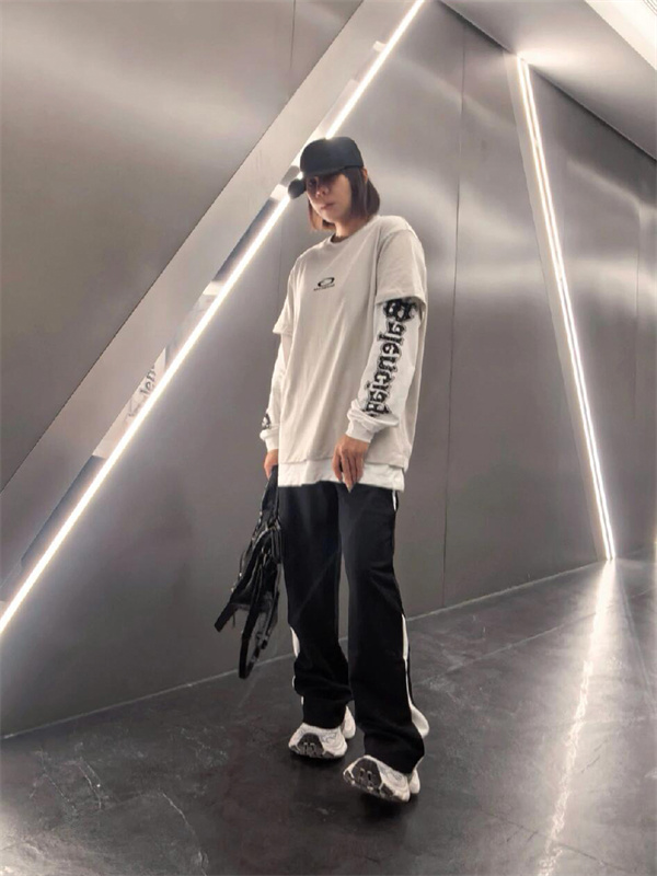 ロゴスリーブTシャツ レイヤード仕様 ルーズフィット BALENCIAGA バレンシアガ コピー Tシャツ デイリー対応 ストリート人気