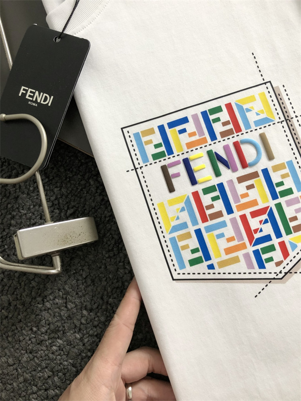 上品感があるフェンディ セットアップコピーFendiの新作入荷定番人気なメンズ 激安(日本最大級)