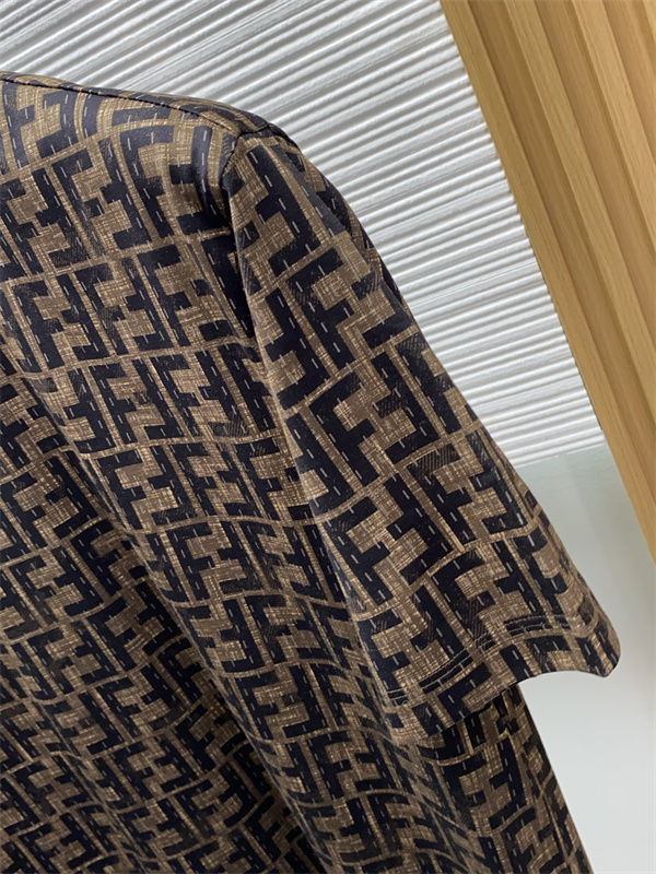 大人OK★FENDI★2026SS★ロゴ入半袖Tシャツ★フェンディスーパーコピー 激安柔らかい万能アイテム