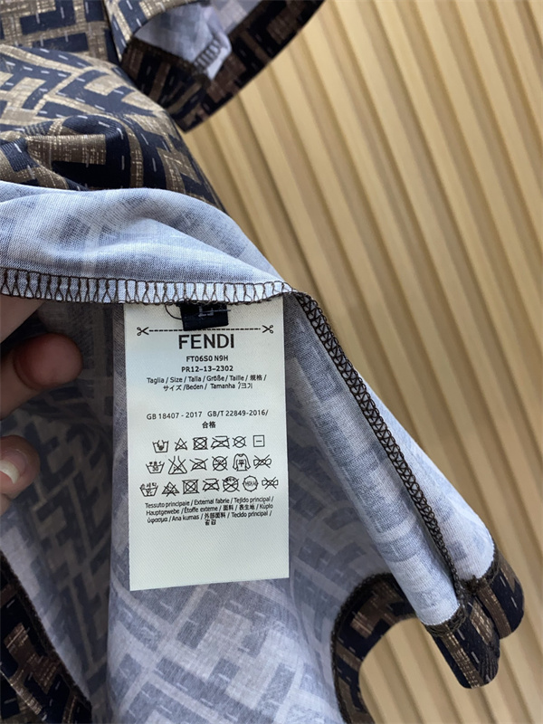 大人OK★FENDI★2026SS★ロゴ入半袖Tシャツ★フェンディスーパーコピー 激安柔らかい万能アイテム