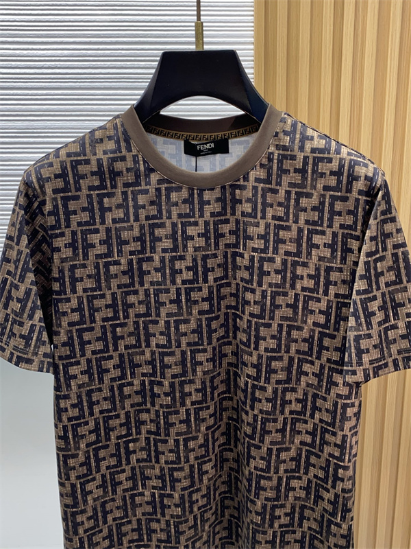 大人OK★FENDI★2026SS★ロゴ入半袖Tシャツ★フェンディスーパーコピー 激安柔らかい万能アイテム