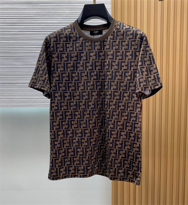 大人OK★FENDI★2026SS★ロゴ入半袖Tシャツ★フェンディスーパーコピー 激安柔らかい万能アイテム