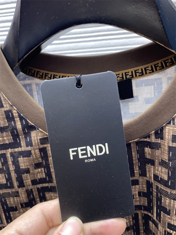 大人OK★FENDI★2026SS★ロゴ入半袖Tシャツ★フェンディスーパーコピー 激安柔らかい万能アイテム