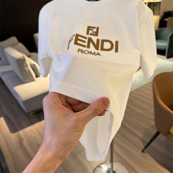2026着回し度高めアイテム  フェンディ FENDI 半袖Tシャツ コピー激安(日本最大級)