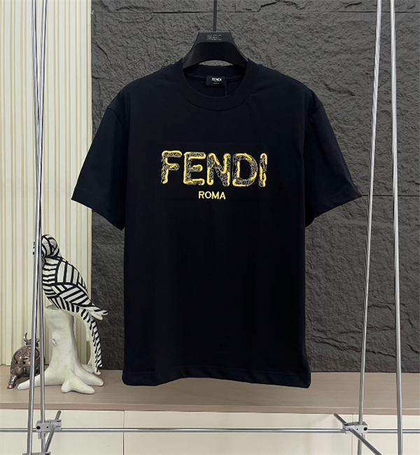 2026春夏の流行をチェック セレブや芸能人からも愛用 フェンディ半袖Tシャツ コピー FENDI激安(日本最大級)