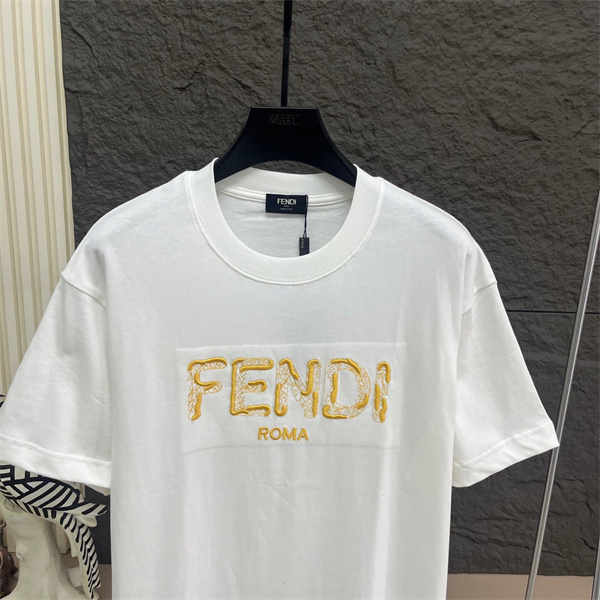 2026春夏の流行をチェック セレブや芸能人からも愛用 フェンディ半袖Tシャツ コピー FENDI激安(日本最大級)