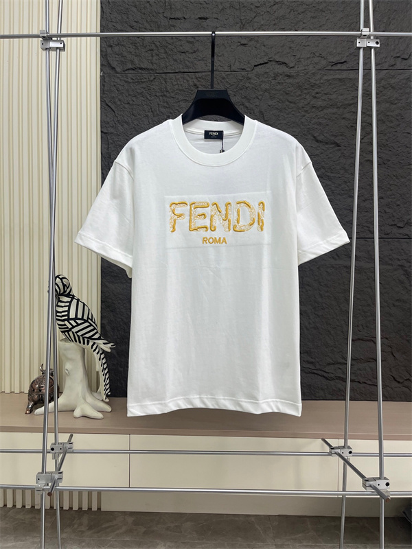 2026春夏の流行をチェック セレブや芸能人からも愛用 フェンディ半袖Tシャツ コピー FENDI激安(日本最大級)
