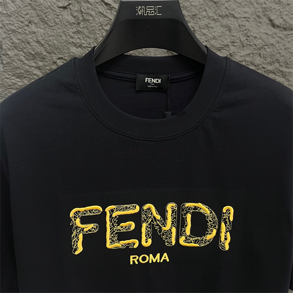 2026春夏の流行をチェック セレブや芸能人からも愛用 フェンディ半袖Tシャツ コピー FENDI激安(日本最大級)