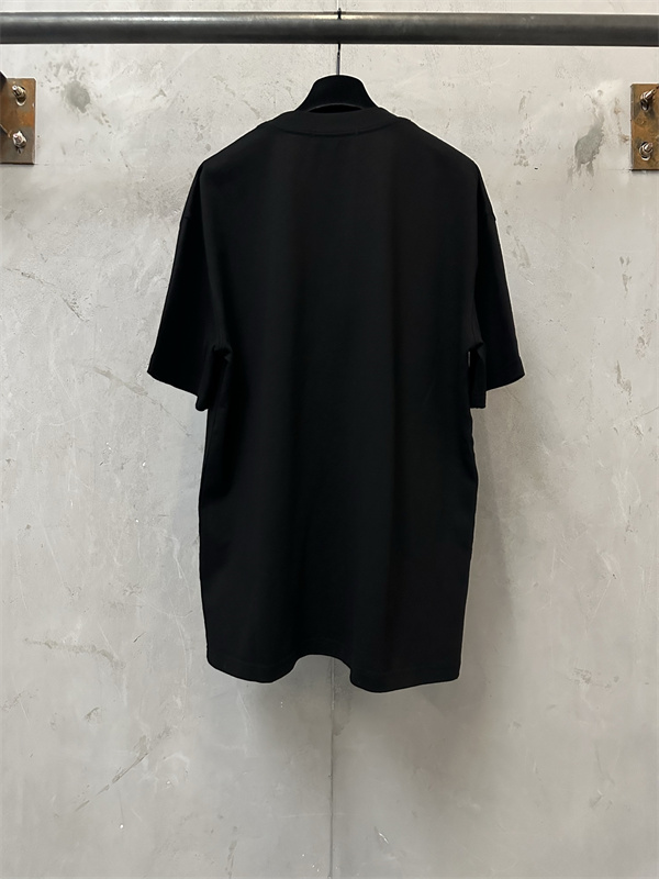 お洒落に魅せる 2026春夏新作 フェンディ FENDI Tシャツ半袖コピー 激安(日本最大級)