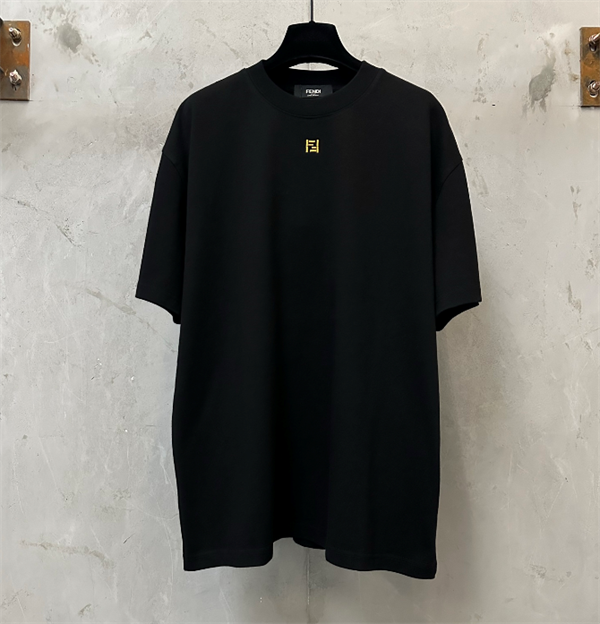 お洒落に魅せる 2026春夏新作 フェンディ FENDI Tシャツ半袖コピー 激安(日本最大級)