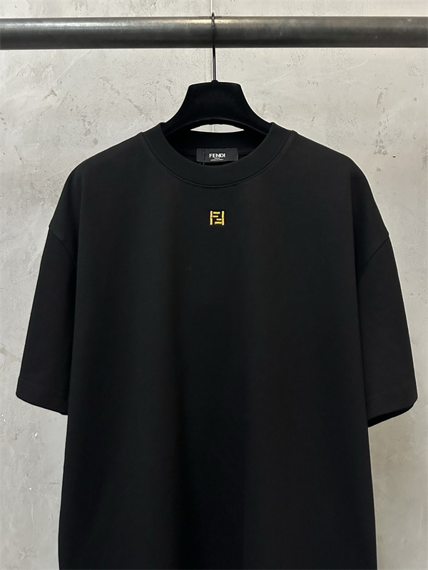 お洒落に魅せる 2026春夏新作 フェンディ FENDI Tシャツ半袖コピー 激安(日本最大級)