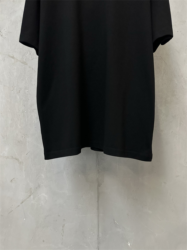 お洒落に魅せる 2026春夏新作 フェンディ FENDI Tシャツ半袖コピー 激安(日本最大級)