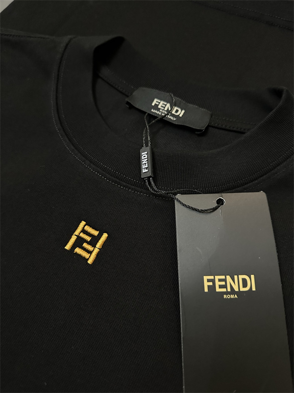 お洒落に魅せる 2026春夏新作 フェンディ FENDI Tシャツ半袖コピー 激安(日本最大級)