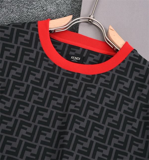 実用性の高さも魅力 フェンディｔシャツコピー FENDI 春夏らしくて軽やかにする  激安(日本最大級)