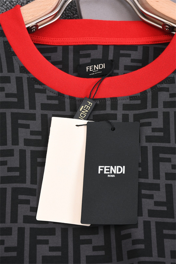 実用性の高さも魅力 フェンディｔシャツコピー FENDI 春夏らしくて軽やかにする  激安(日本最大級)