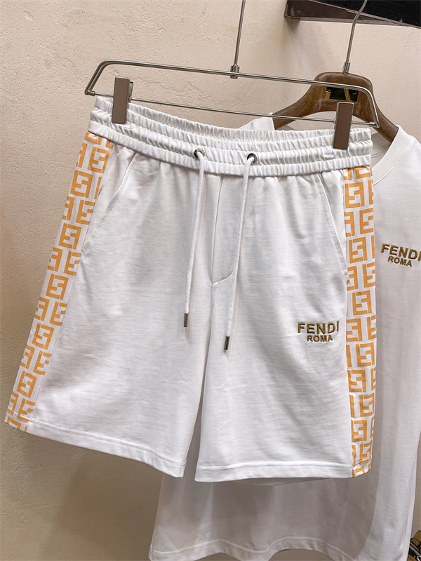 フェンディ FENDI 上下セット コピー 2026年トレンド感が強い カジュアルスタイルを軽快に 激安(日本最大級)