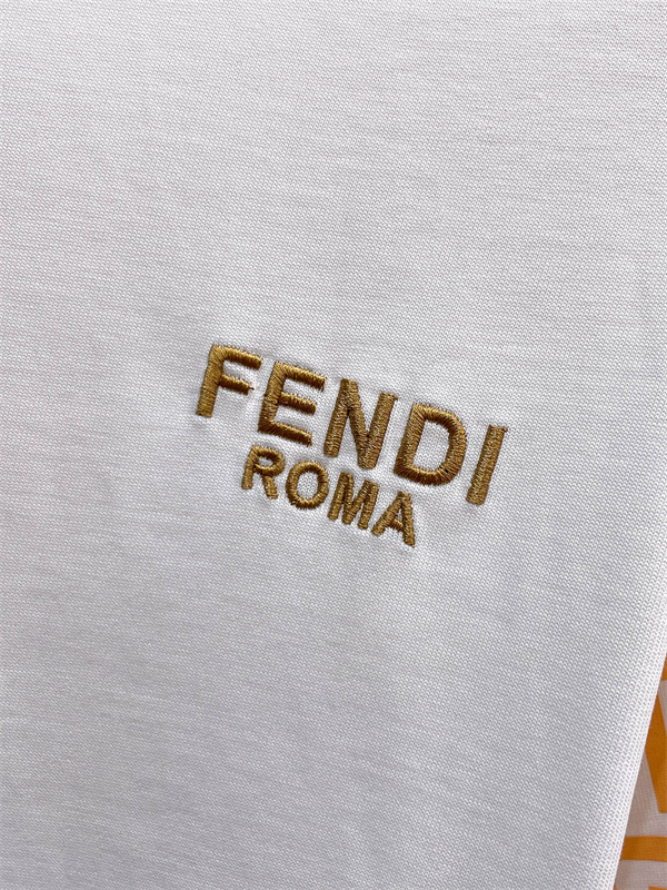 フェンディ FENDI 上下セット コピー 2026年トレンド感が強い カジュアルスタイルを軽快に 激安(日本最大級)