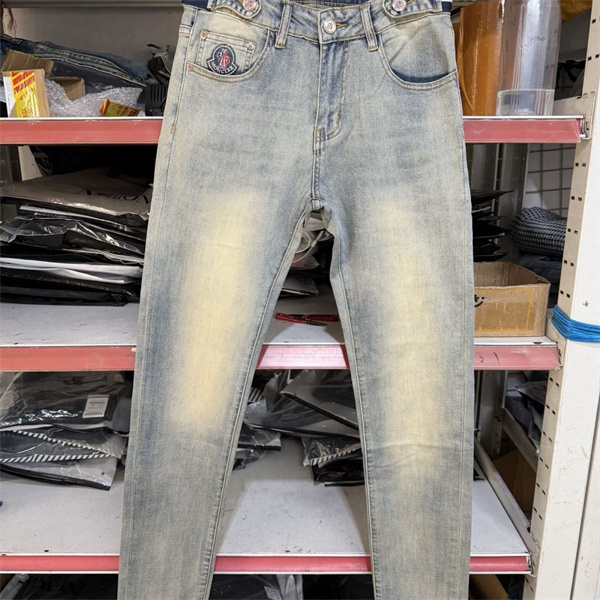 MONCLER 数年愛用しても人気アイテム デニムパンツ 特に話題なの上品　即完売 モンクレール 最新トレンド2019年春夏コレクション ブランド コピー 激安(日本最大級)