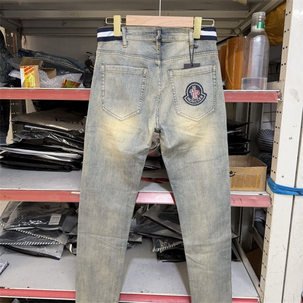 MONCLER 数年愛用しても人気アイテム デニムパンツ 特に話題なの上品　即完売 モンクレール 最新トレンド2019年春夏コレクション ブランド コピー 激安(日本最大級)
