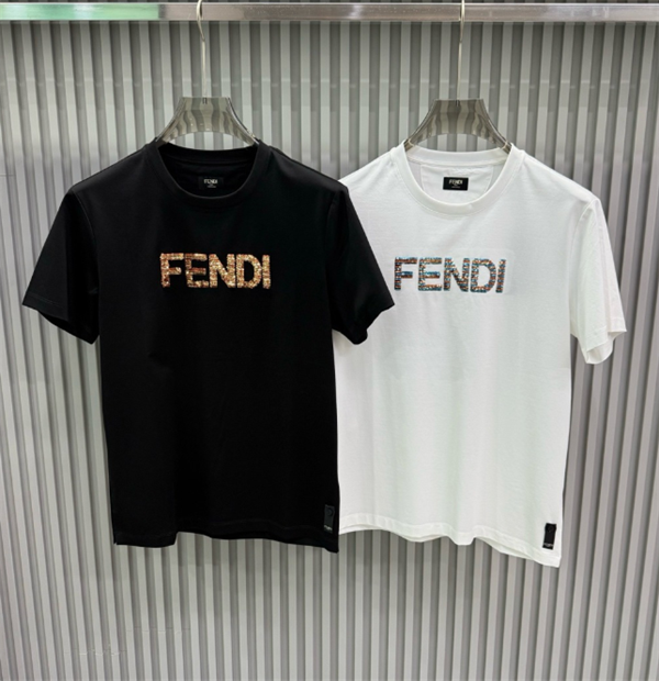 新作入荷セール相性抜群定番ロゴプリント半袖メンズ夏服FENDIフェンディ t シャツ コピー