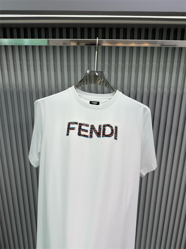 新作入荷セール相性抜群定番ロゴプリント半袖メンズ夏服FENDIフェンディ t シャツ コピー