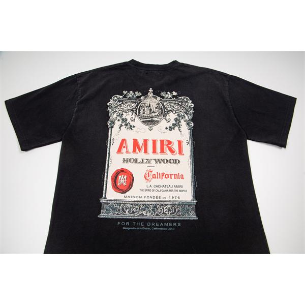 AMIRI アミリ コピー Tシャツ ポスターグラフィック メンズ 半袖 バックプリント アートラベル柄 春夏コーデ 上質カジュアル 注目トップス