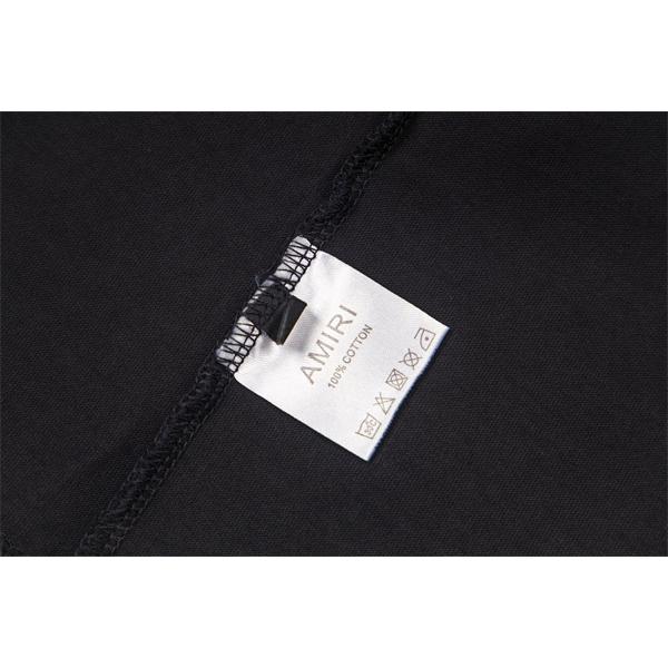 AMIRI アミリ コピー Tシャツ ポスターグラフィック メンズ 半袖 バックプリント アートラベル柄 春夏コーデ 上質カジュアル 注目トップス