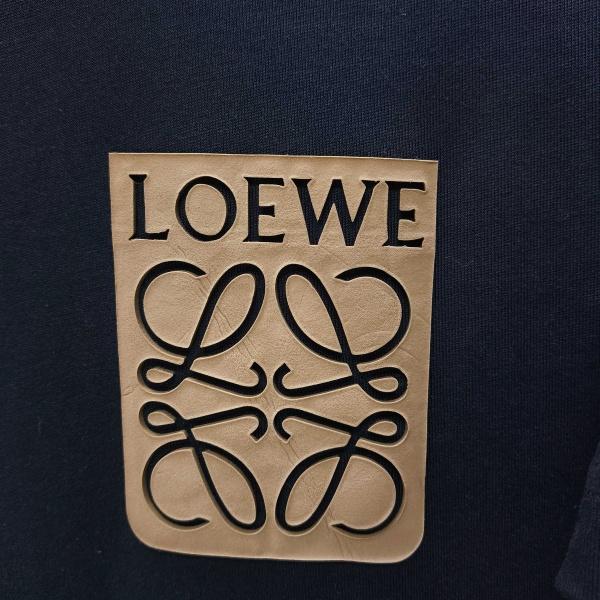 LOEWE コピー ロエベ 2026春夏新作 仮ポケット風アナグラムロゴ 半袖Tシャツ 男女兼用 人気 カジュアル トップス