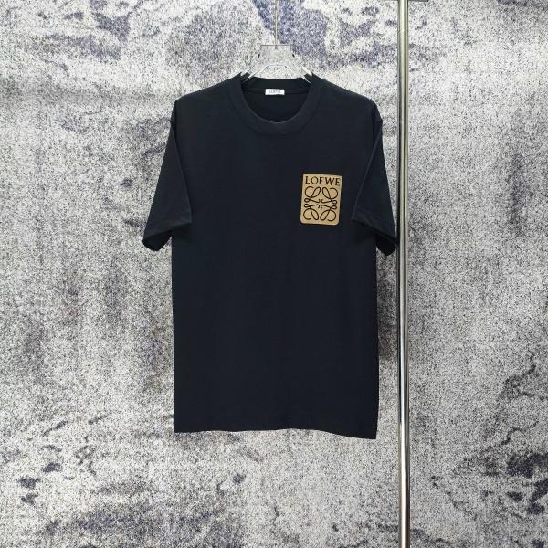 LOEWE コピー ロエベ 2026春夏新作 仮ポケット風アナグラムロゴ 半袖Tシャツ 男女兼用 人気 カジュアル トップス