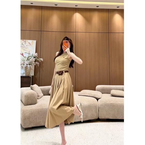 女性らしいPradaプラダワンピースコピー 2026優しい雰囲気合わせやすい