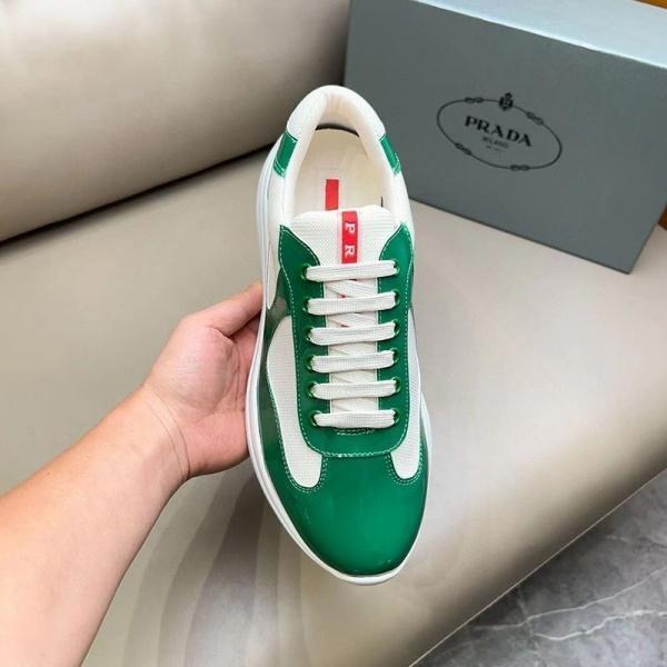PRADA コピー プラダ コピー パテントレザースニーカー ローカット 洗練シルエット 軽快フィット