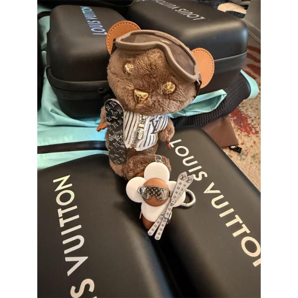 Louis Vuitton ルイヴィトンバッグチャームコピーLV LOUIS BEARおしゃれ可愛いプレゼント