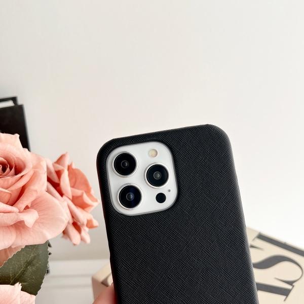 IPHONE17 PRADA コピー プラダ コピー サフィアーノ調スマホケース 耐衝撃 保護カバー ミニマルデザイン