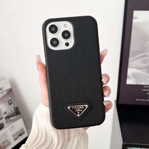 IPHONE17 PRADA コピー プラダ コピー サフィアーノ調スマホケース 耐衝撃 保護カバー ミニマルデザイン