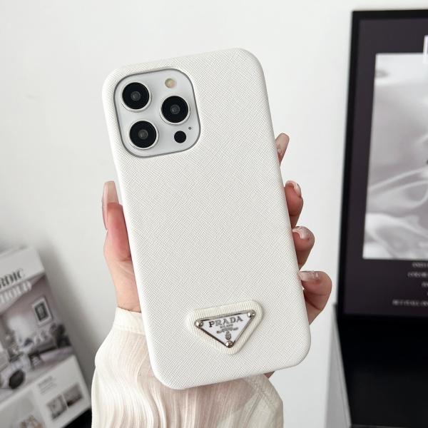IPHONE17 PRADA コピー プラダ コピー サフィアーノ調スマホケース 耐衝撃 保護カバー ミニマルデザイン