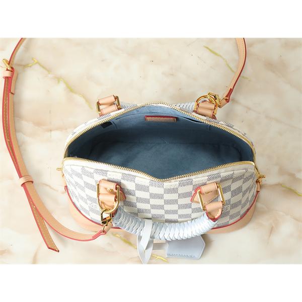 ショルダーバッグ ダミエ柄 ボストン風シルエット LOUIS VUITTON ルイヴィトン コピー チャーム付き 着回し力 ショップおすすめ