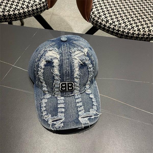2026 新品BALENCIAGA バレンシアガキャップコピー小顔効果抜群ストリートファッション個性的